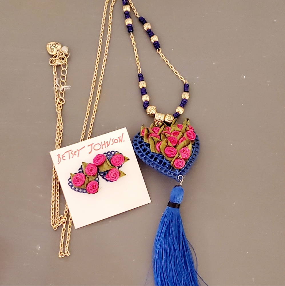 SET... Necklace and earring set